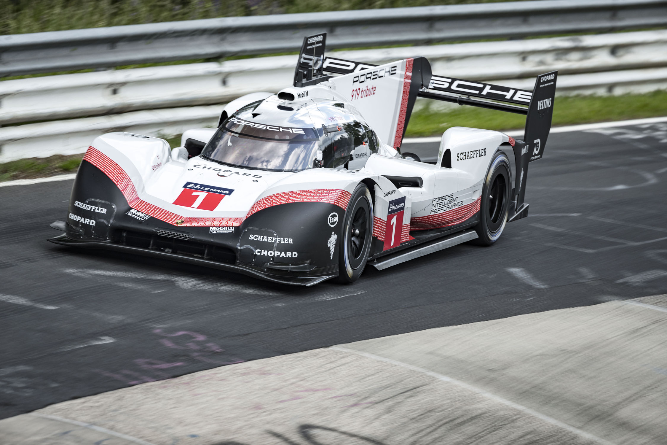 La Porsche 919 Hybrid Evo explose le record du Nürburgring